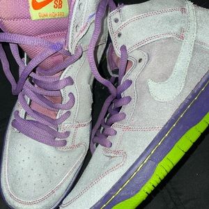 Used dunk crazy color size 7